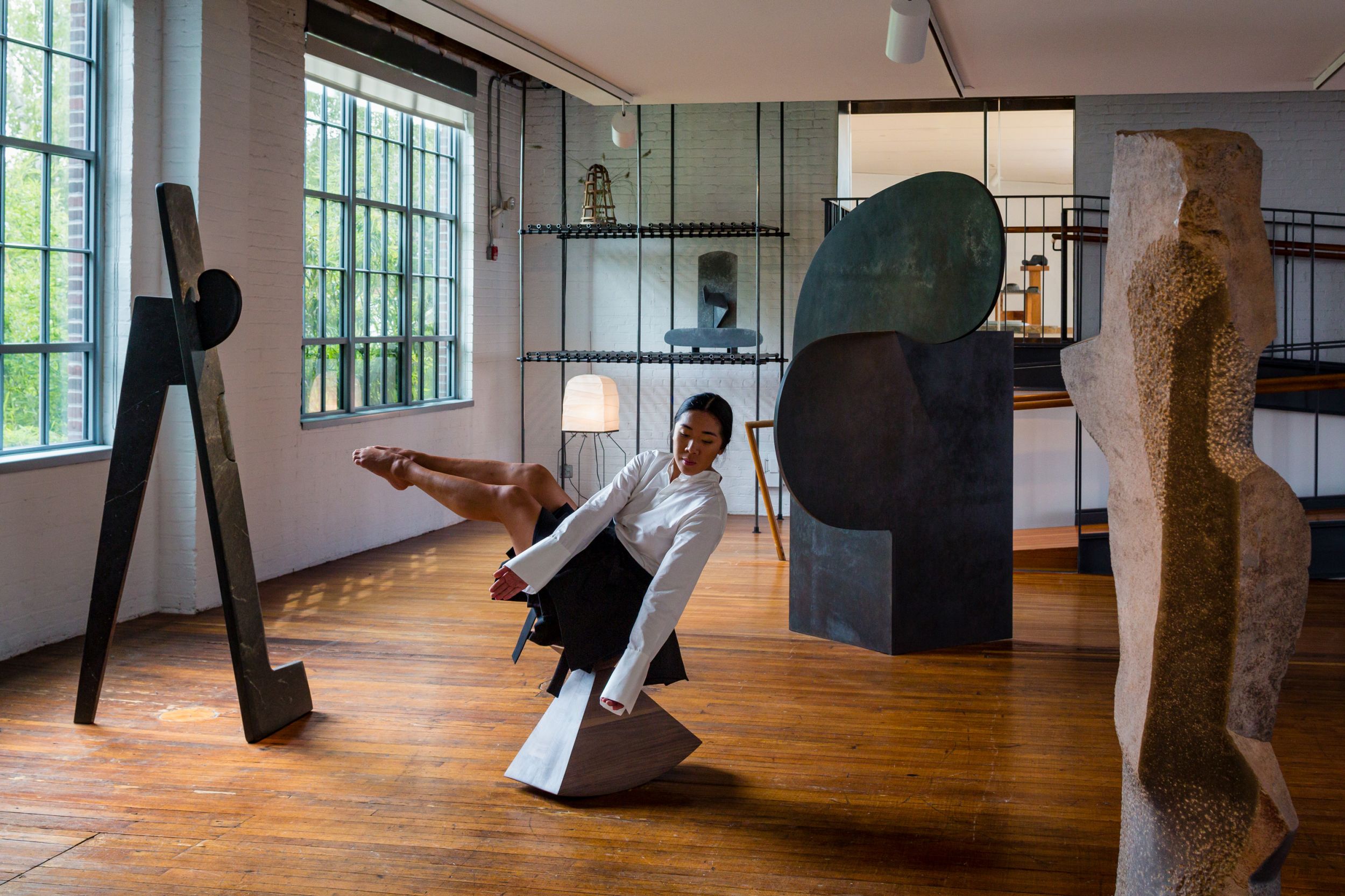 1-20190910-Brendan-Fernandes-Contract-and-Release-Noguchi-Museum-Installation-View-Dancer-Tiffany-Mangulabnan-Photo-by-Nicholas-Knight-INFGM-ARS